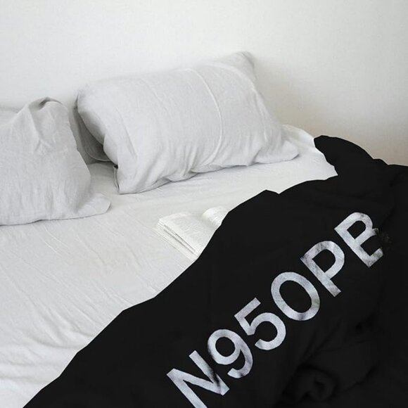 Playboy N950pb Printed Cashmere Blanket Soft Cozy Blanket in Black - W/L:96"x48" - Picture 1 of 7